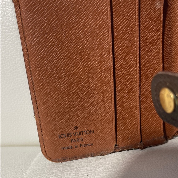 Authentic Louis Vuitton Monogram Compact Zippy - Picture 9 of 14